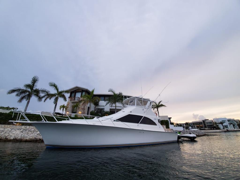 SUPER OCEAN YACHT 48 FT_LA BONITA_CANCUN_BOAT LOW SIDEVIEW