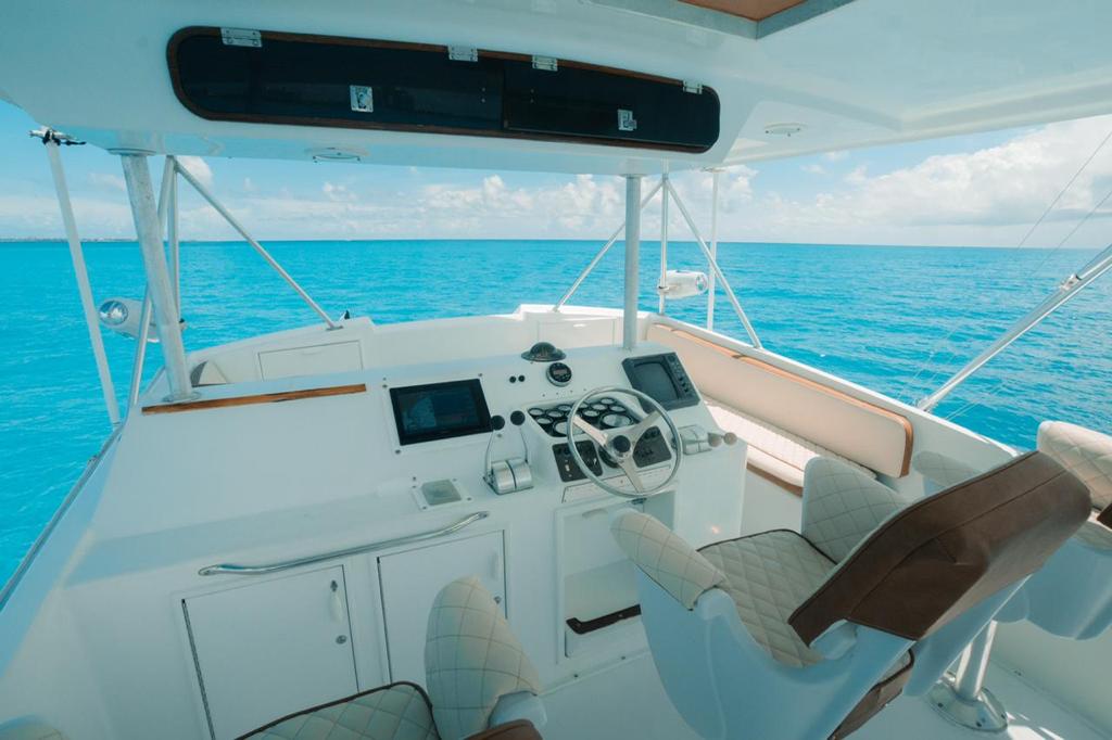 OCEAN YACHT 55 FT_SEXY FISH_CANCUN_BOAT COCKPIT