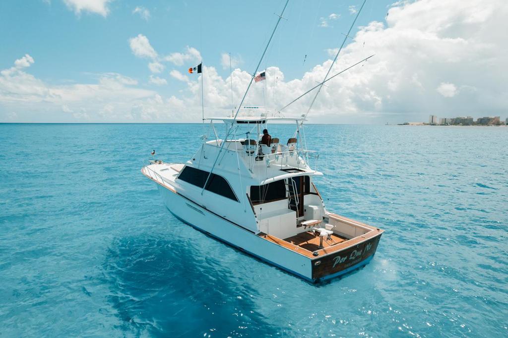 OCEAN YACHT 55 FT_SEXY FISH_CANCUN_BOAT SIDEVIEW