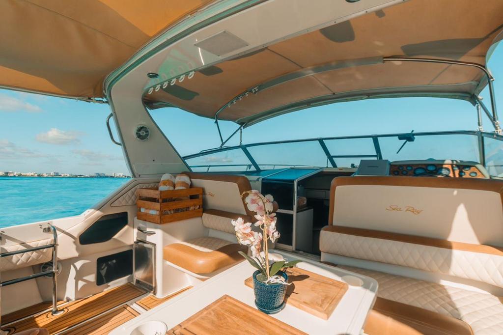 SEA RAY 43 FT_TATA_CANCUN_SEATING REARVIEW