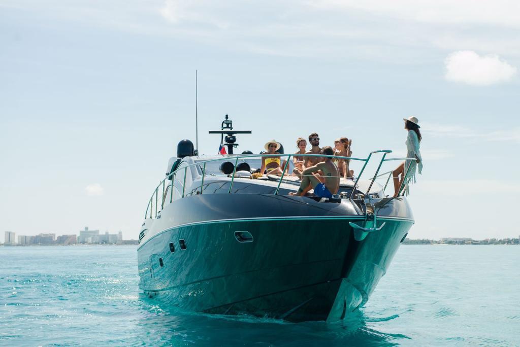 SUNSEEKER 64 FT_SUNSEEKER 64_CANCUN_BOAT LOW ANGLE FRONTVIEW