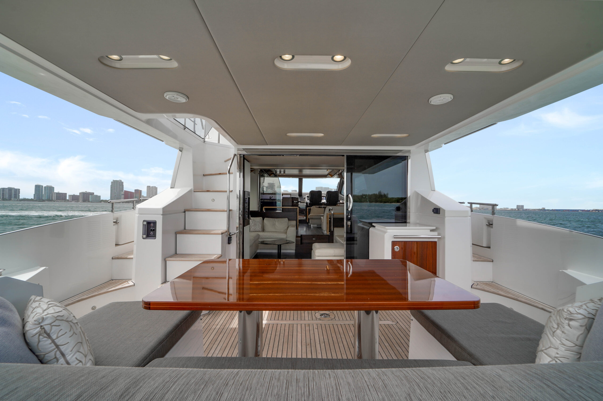 70FT_AZIMUT_MIAMI_SEATING_