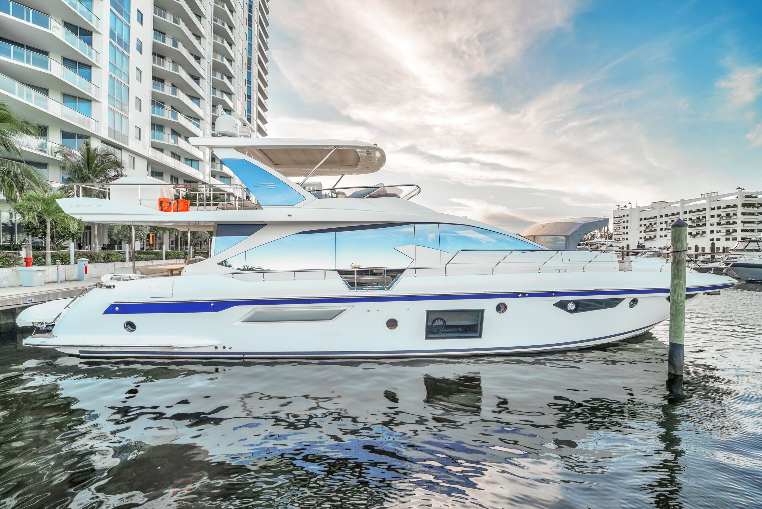 72 AZIMUT_MODERN DAY DRIFTER 3_MIAMI_SIDEVIEW