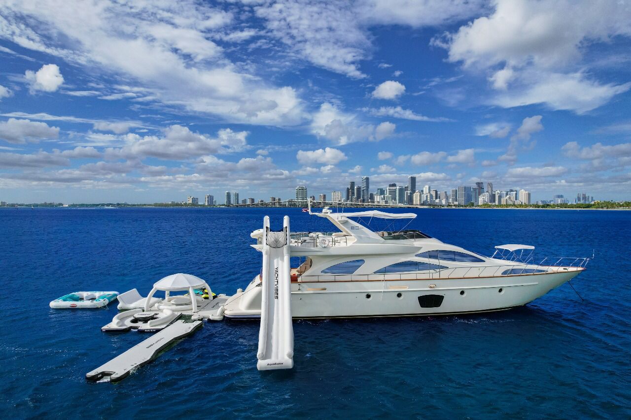 Azimut 80 ft_Truco_Cancun_side view