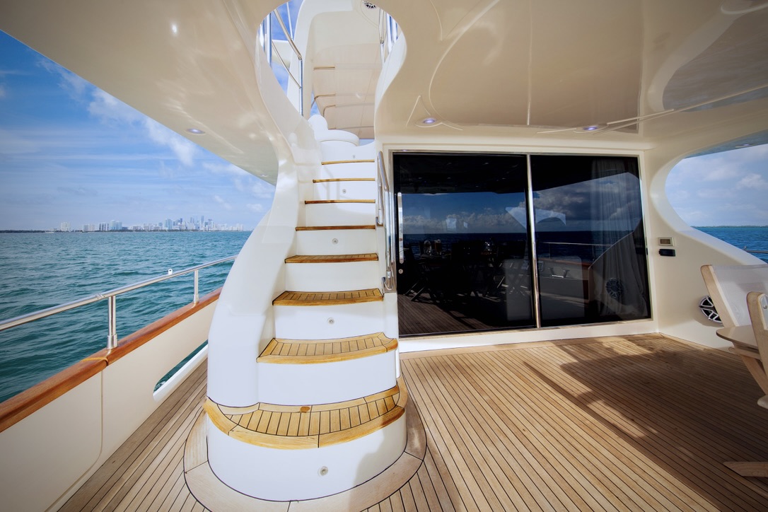 Azimut 80 ft_Truco_Cancun_staircase