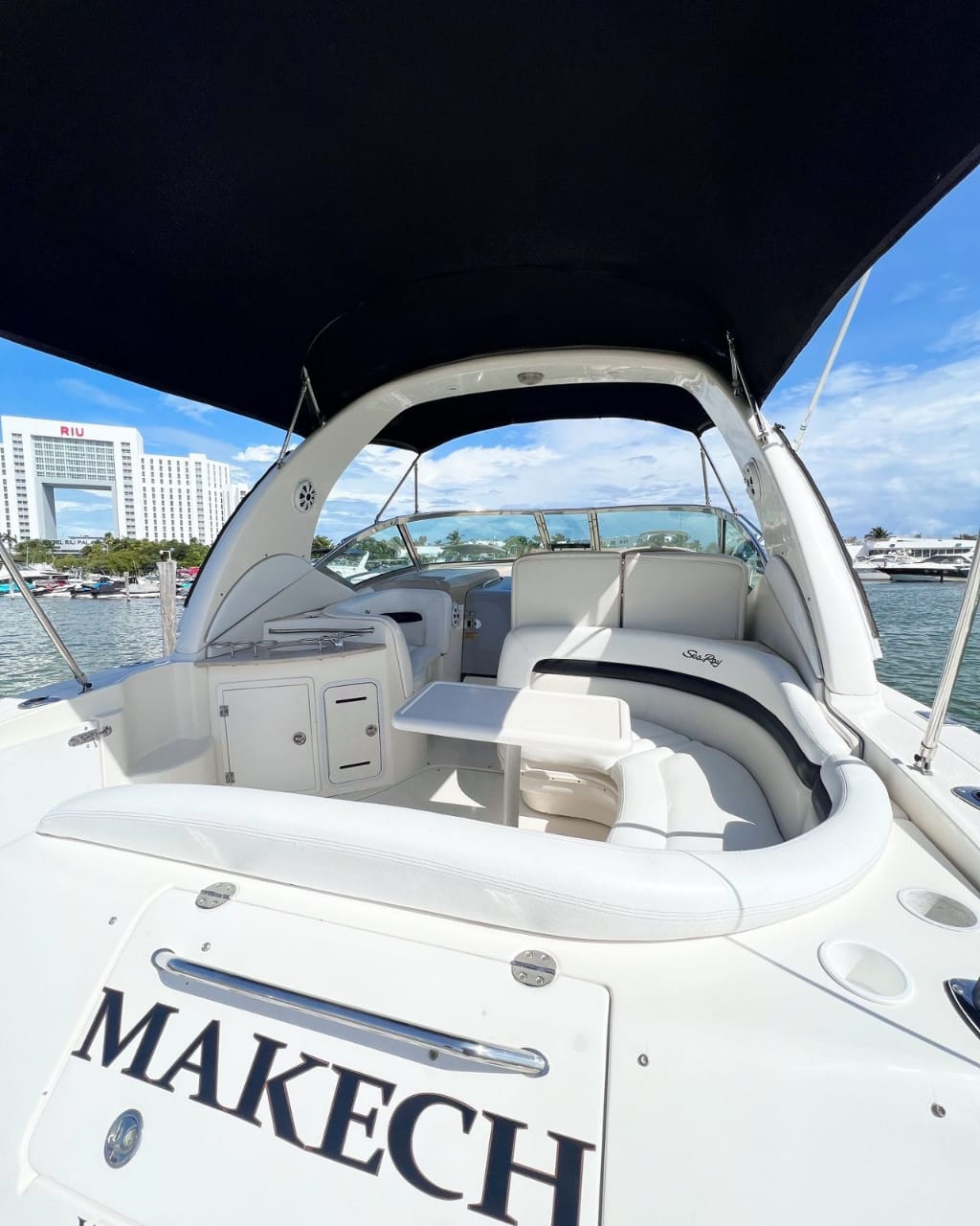 Sea Ray 32ft_Cancun_Makesh_exterior2