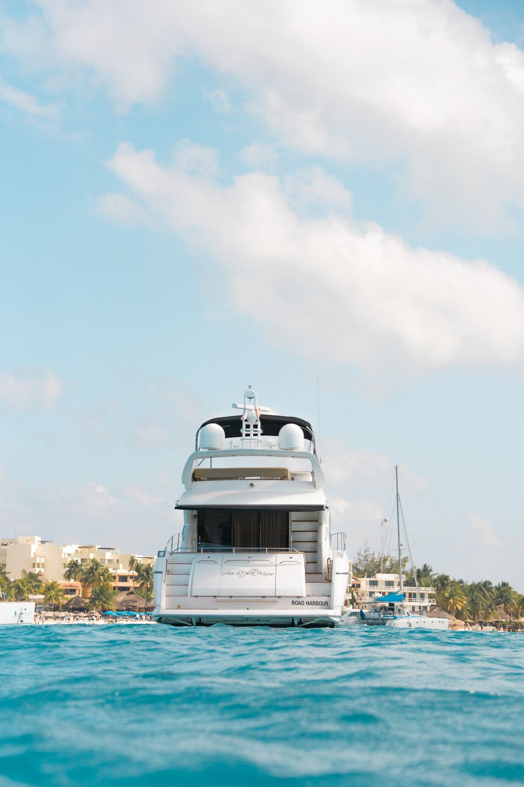 AVE STELLA MANHATTAN 64FT renta de yates en cancun