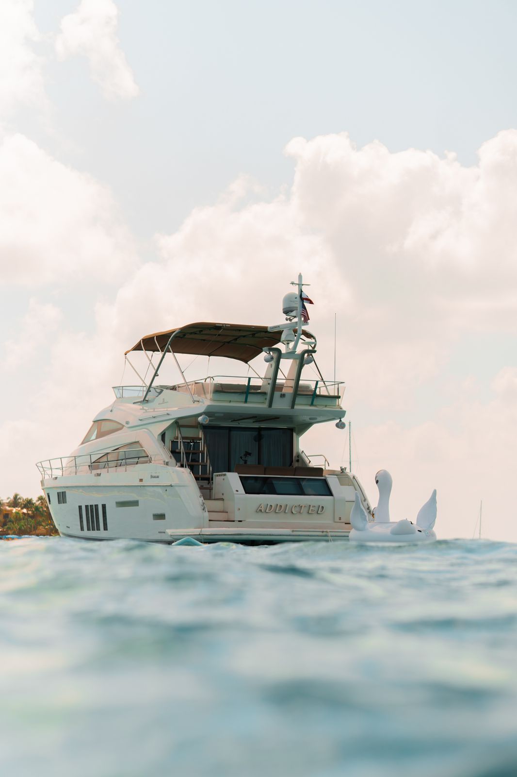 Farline 68 cancun blanco yatch back bagage cajuela yate escaleras staris entrance low deck