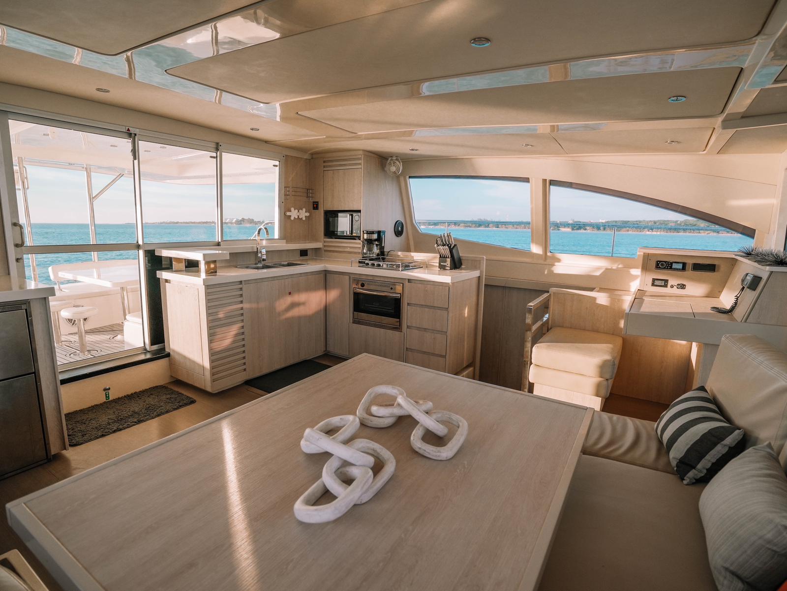 LEOPARD 51 FT_LEOPARD_CANCUN_KITCHEN