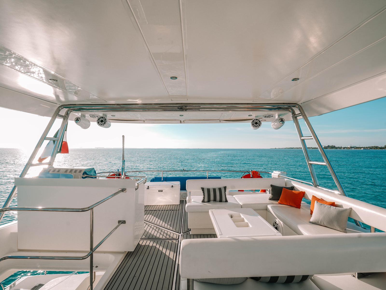 LEOPARD 51 FT_LEOPARD_CANCUN_OUTER LIVING SPACE REARVIEW