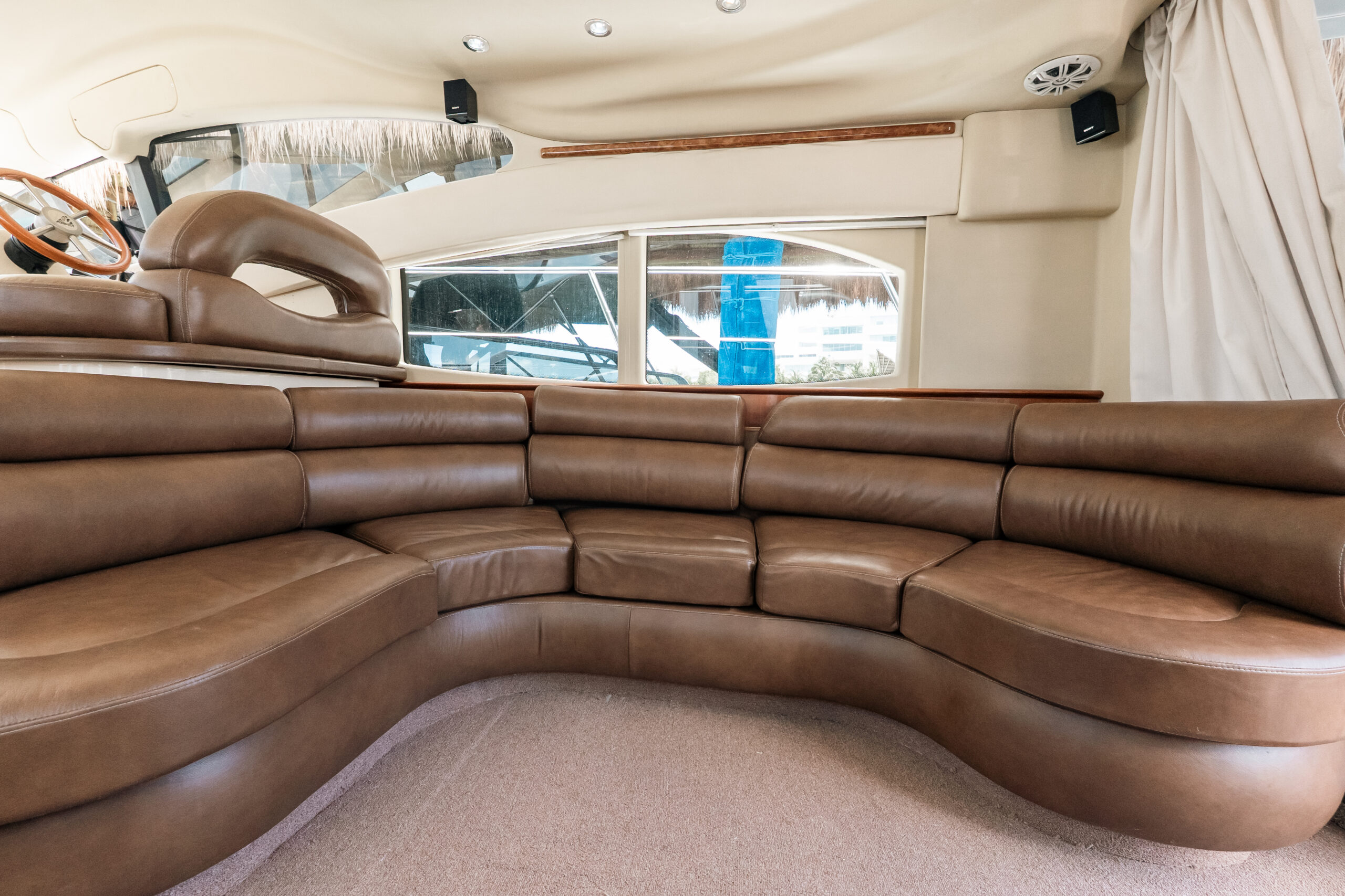 Mojaos - Azimut 45" renta de yates en Cancún