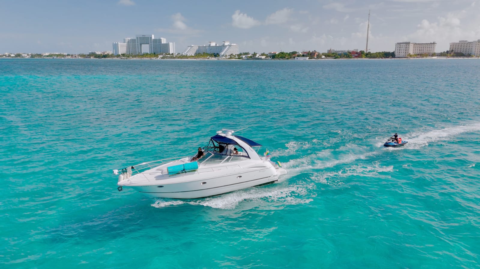 Cruiser 40ft renta de yates en Cancún