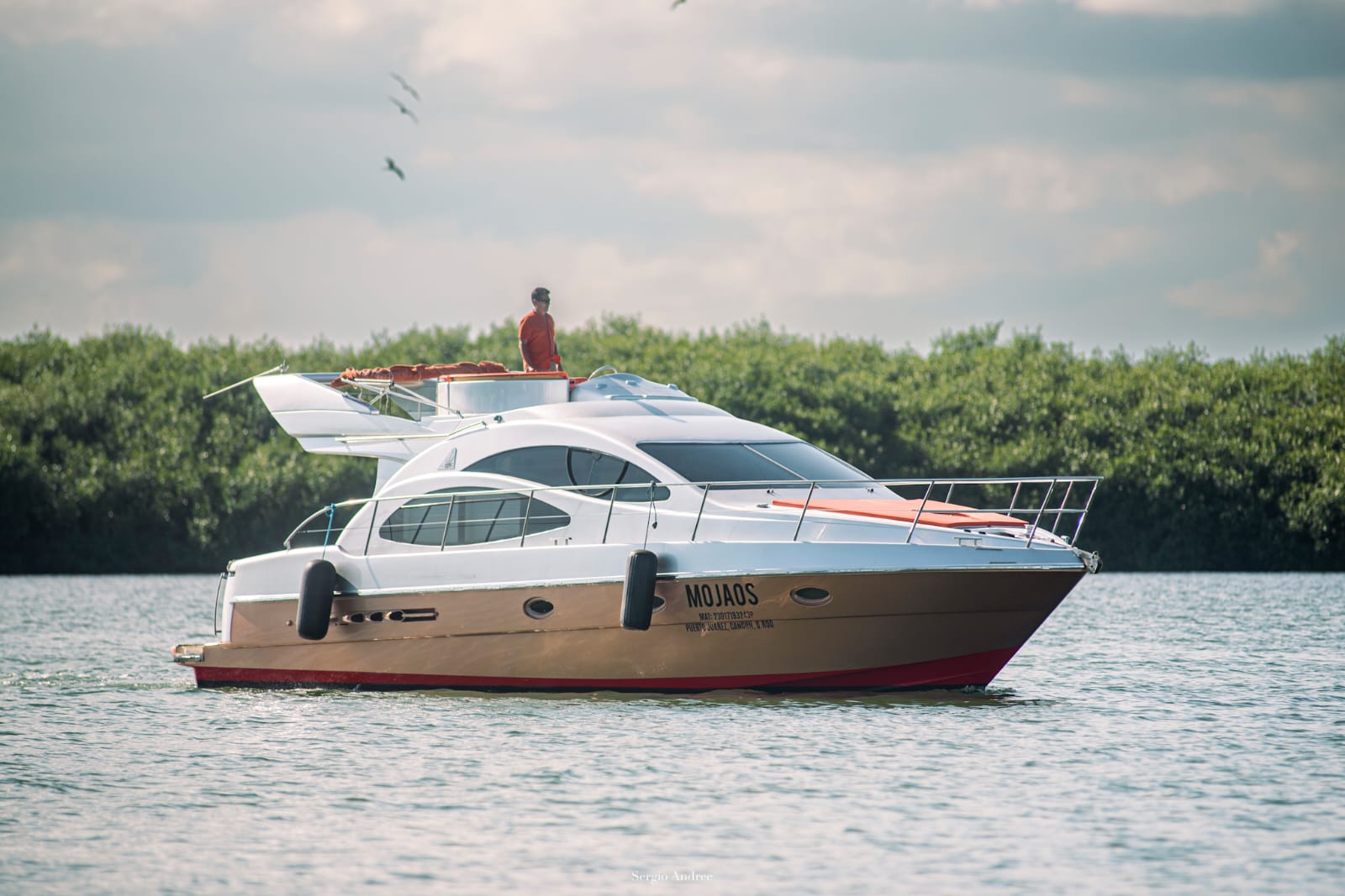 Mojaos - Azimut 45" renta de yates en Cancún