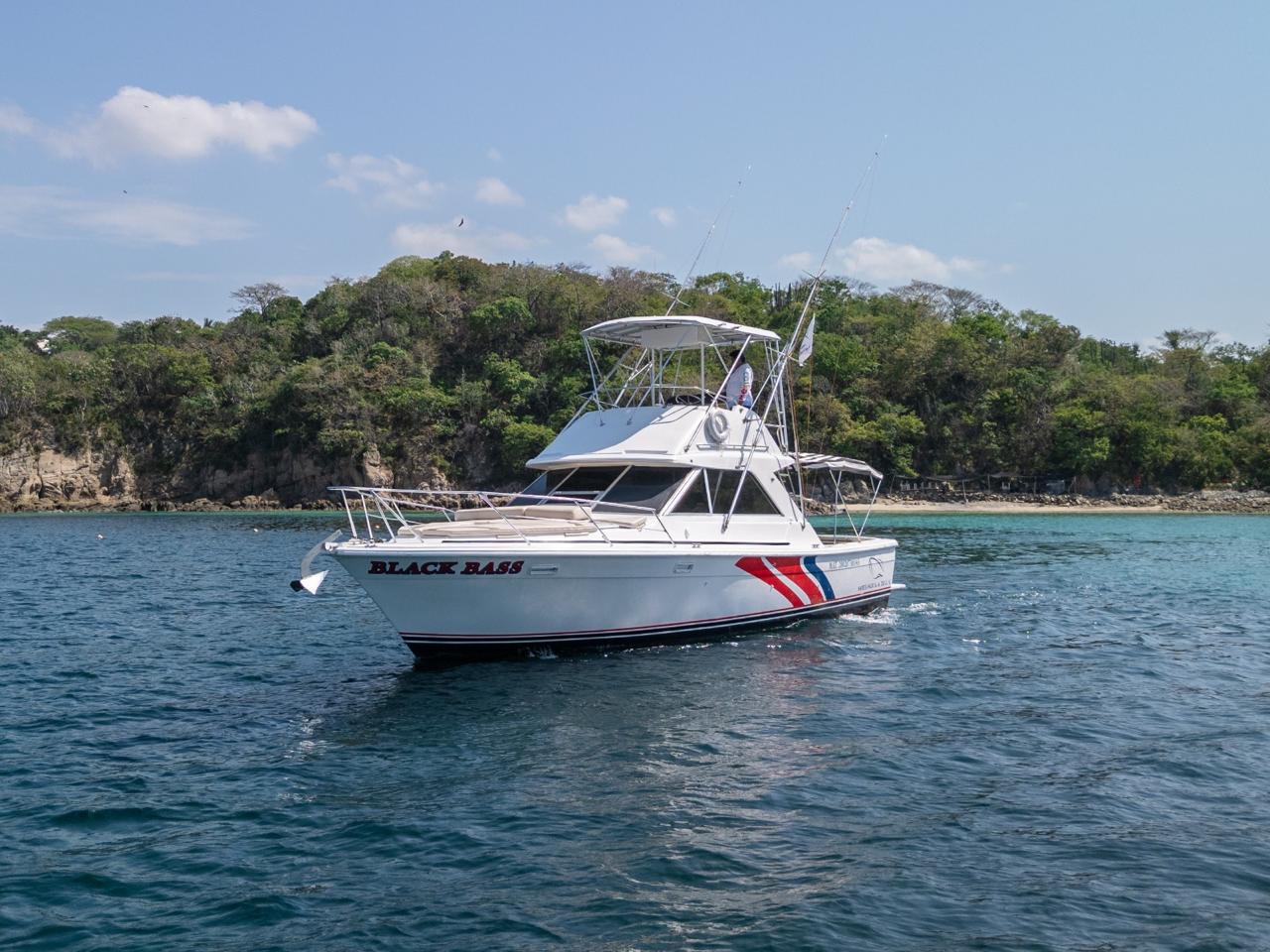 Black Bass - Trojan 38ft en Huatulco