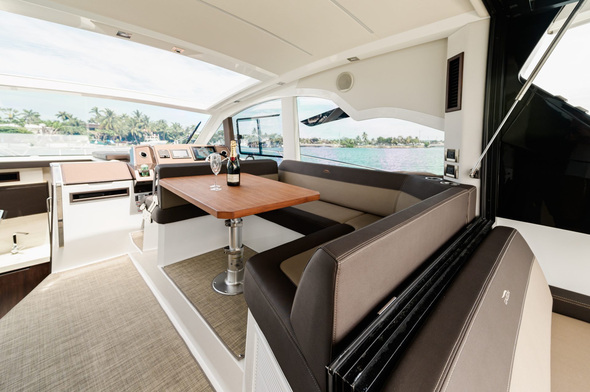 Kira - Galeon 45ft en Miami