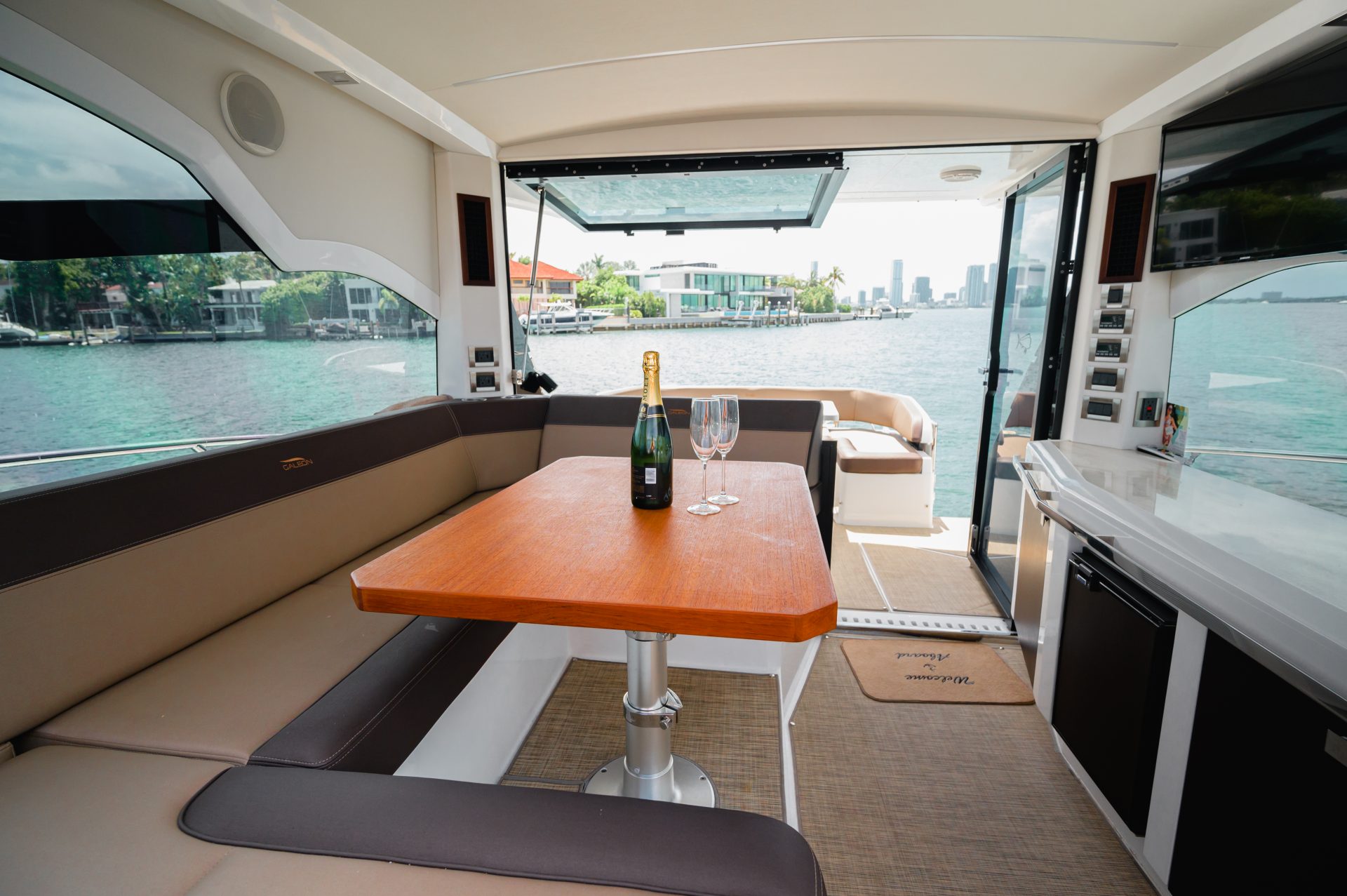 Kira - Galeon 45ft en Miami