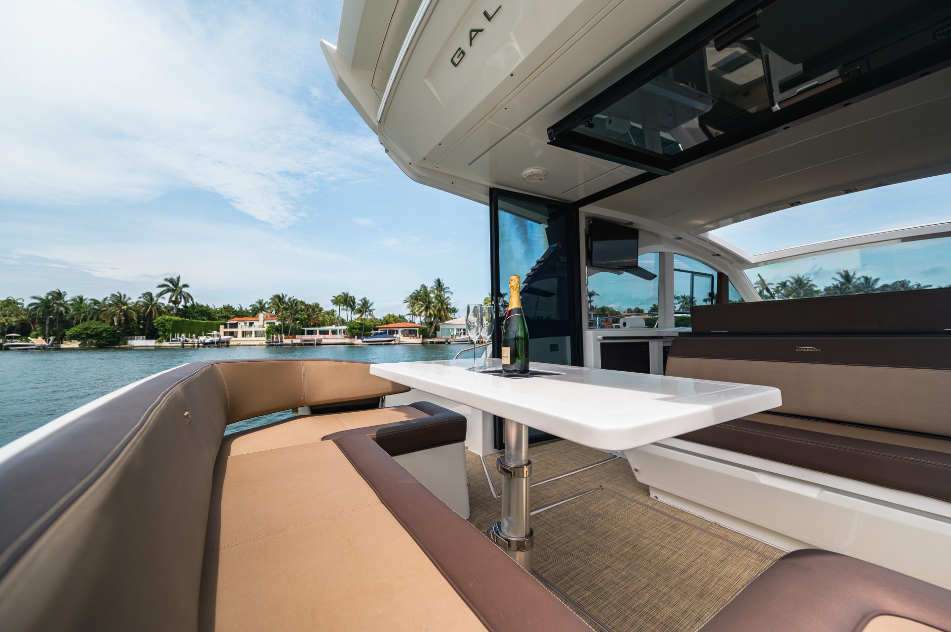 Kira - Galeon 45ft en Miami
