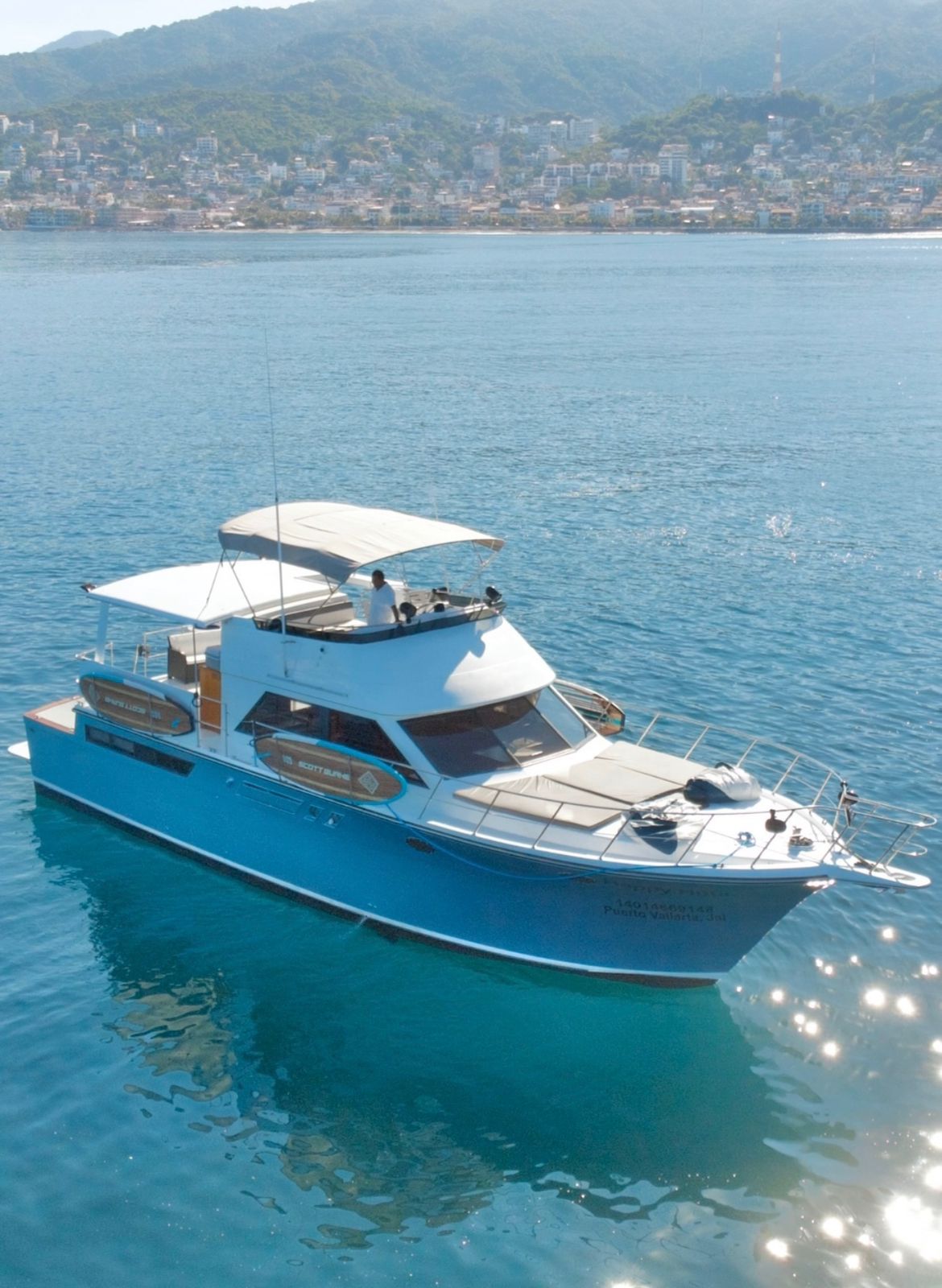 Happy Hour – California 50ft en Puerto Vallarta.