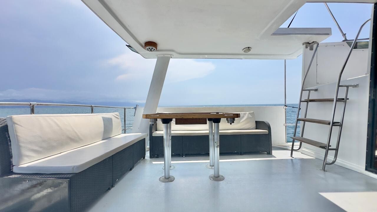 Happy Hour – California 50ft en Puerto Vallarta.