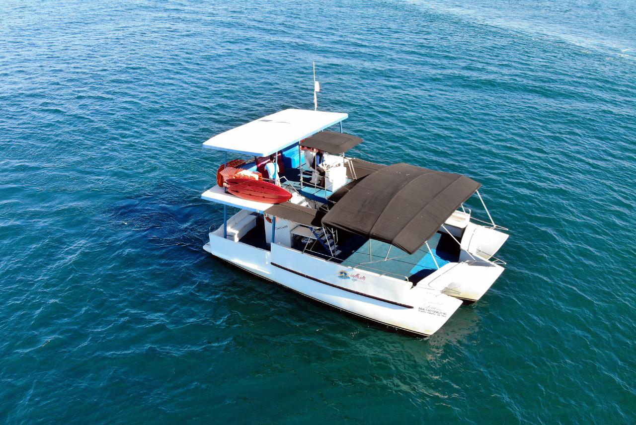 Escándalo Latino – Trimarán 34ft en Puerto Vallarta