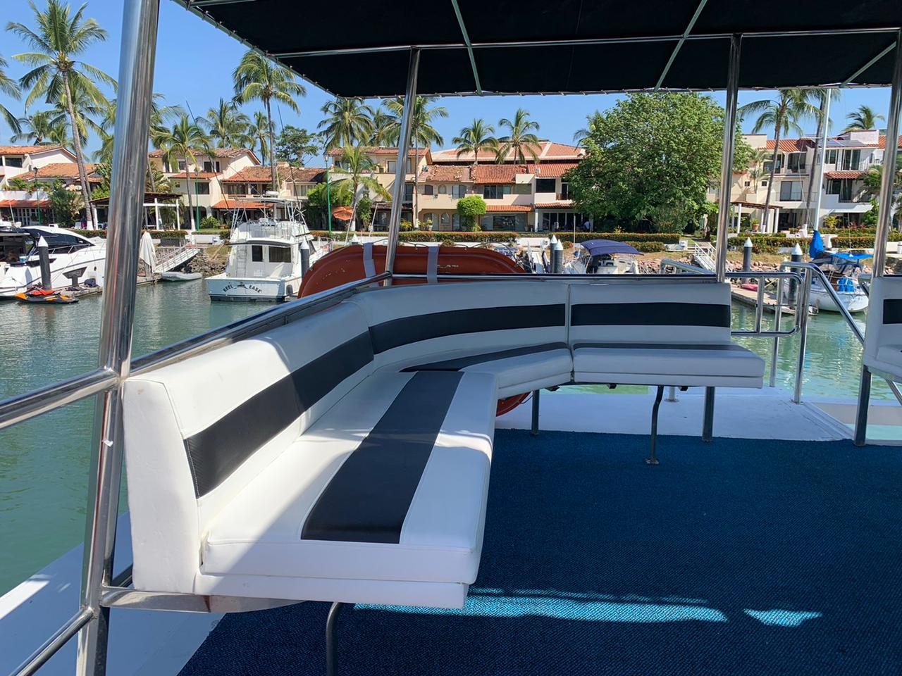 Escándalo Latino – Trimarán 34ft en Puerto Vallarta