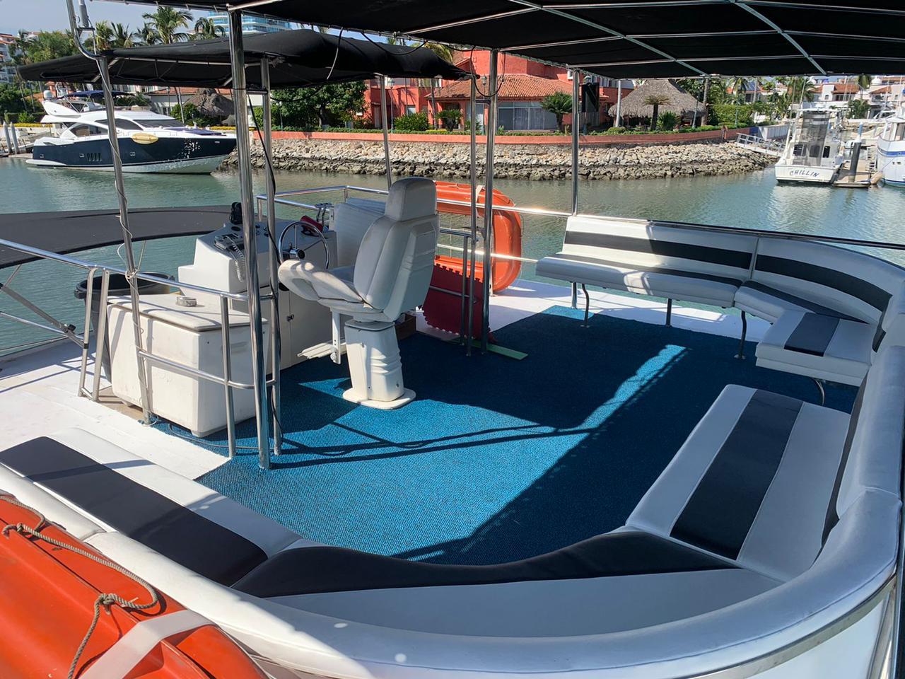 Escándalo Latino – Trimarán 34ft en Puerto Vallarta