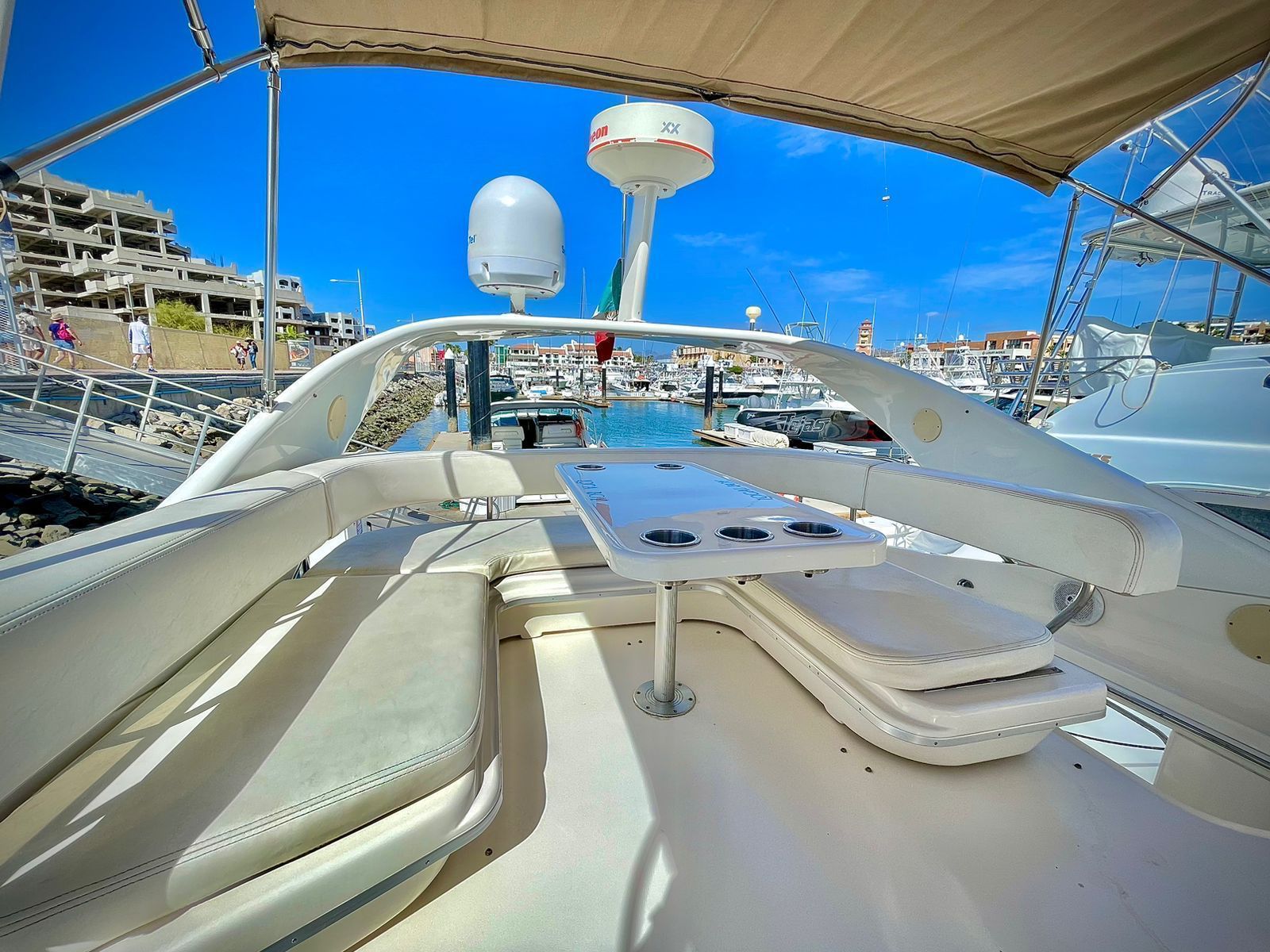 Local Boy – Sea Ray 44ft en Los Cabos